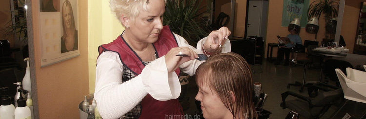 887 TamaraS Pankow salon shampoo forward and cut bob aline