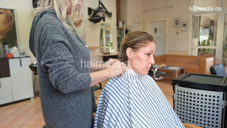 barberette in the chair