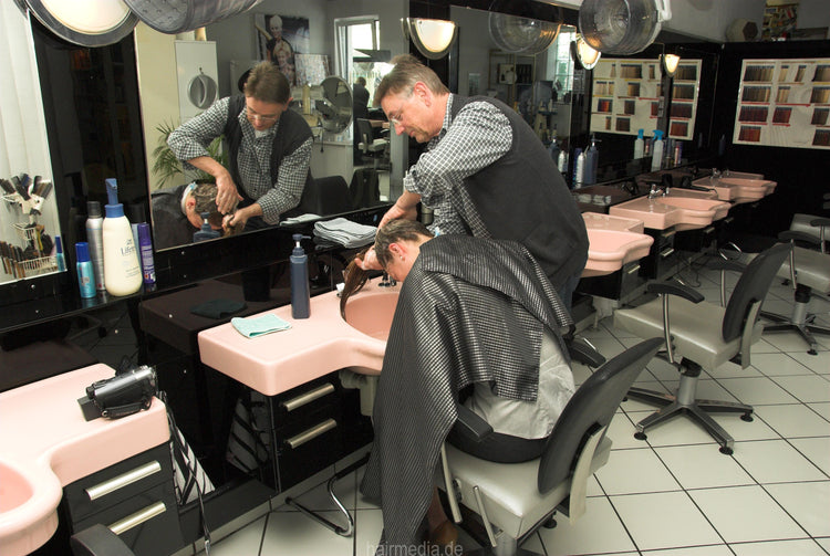 6138 NicoleSF mature by barber shampoo and wetset