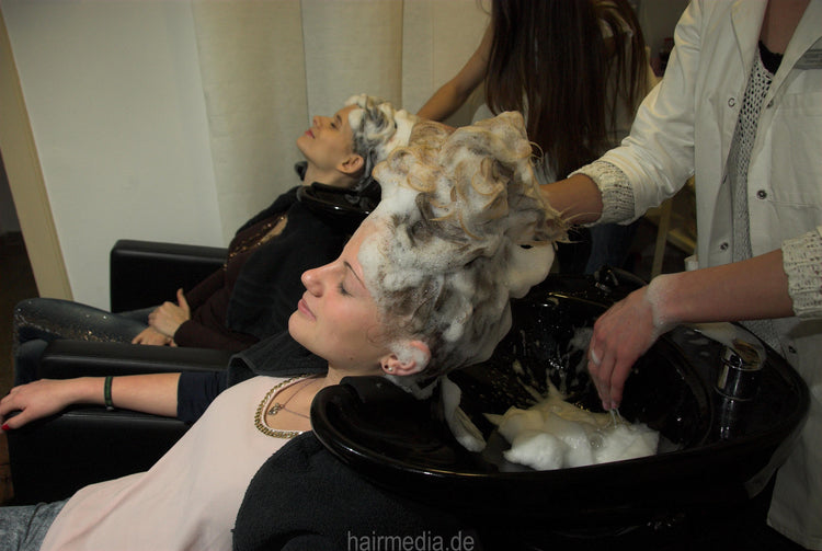 364 synced shampooing in double blackbowl washing