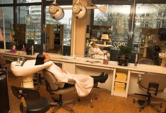 8094 Madlen 2 backward shampooing wash by old barber in Berlin, Kurfürstendamm