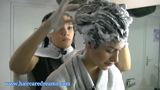 010118 Teen each other shampoo AL Alessia and Puket