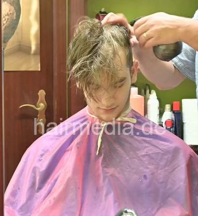 2301 Lars 1 caping and asian shampooing by salonbarber - vertical video