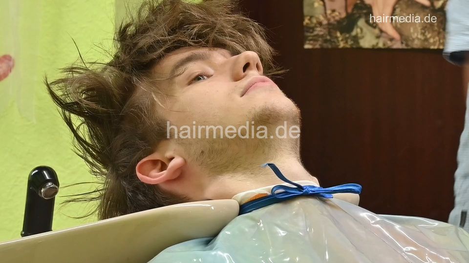 2301 Lars 3 backward shampooing by salonbarber