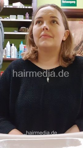 Jamilla teen barberette student first day 1 forward shampooing by barber facecam