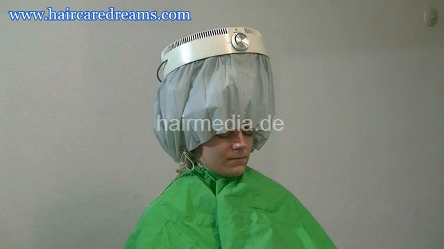 1305 VG rollerset by Melody in apron, multicape, multidryerhood