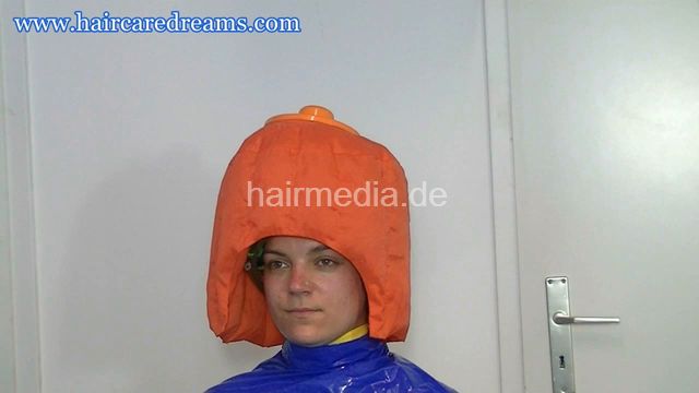 1305 VG rollerset by Melody in apron, multicape, multidryerhood