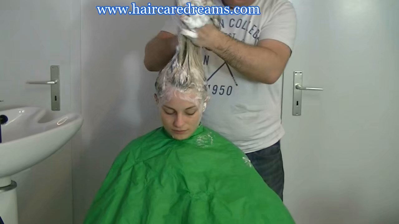 140417 Eva Head Shampoo by Barber