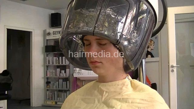 1506 Sof young girl drycut and Dauerwelle perm by Grazia