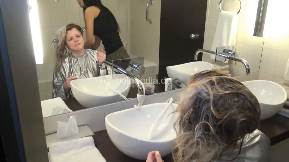 1579 Denis hotel bath shampoo