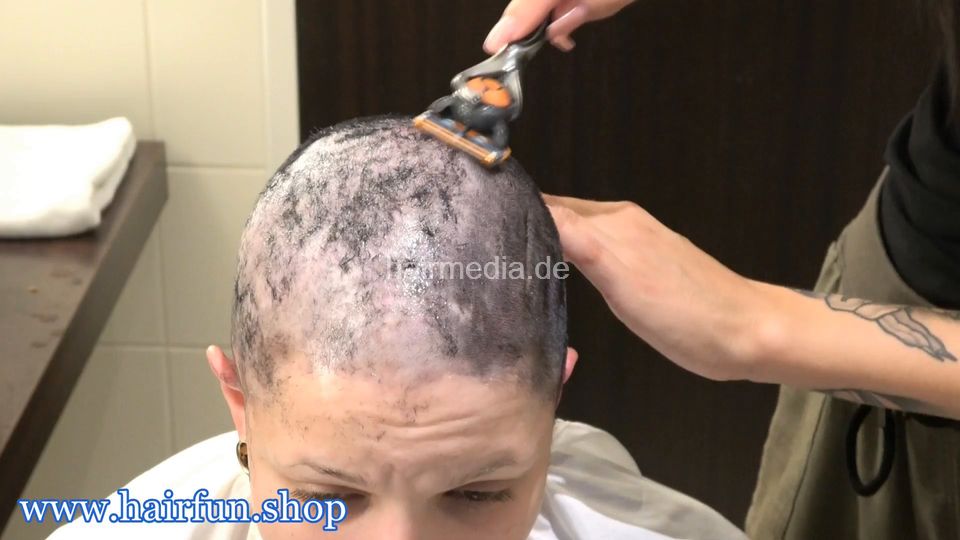 1579 Denis Head Shave