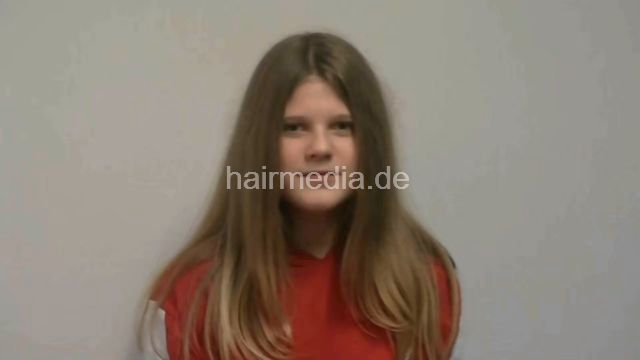 1902 young girl dramatical haircut and bleaching