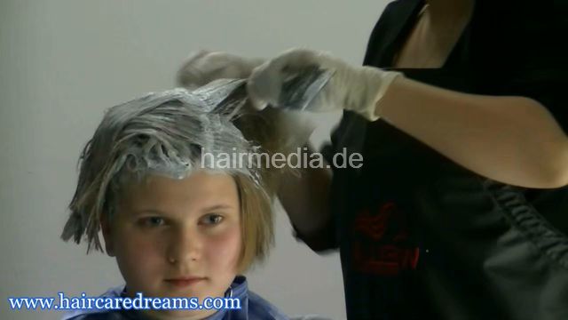 1902 young girl dramatical haircut and bleaching