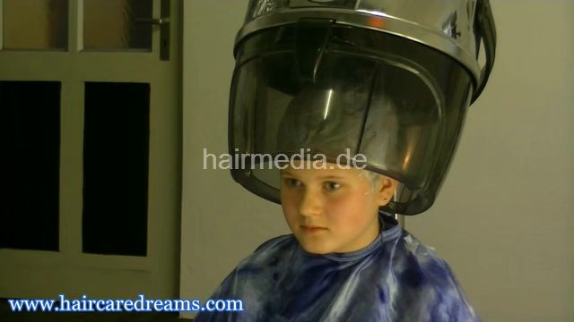 1902 young girl dramatical haircut and bleaching