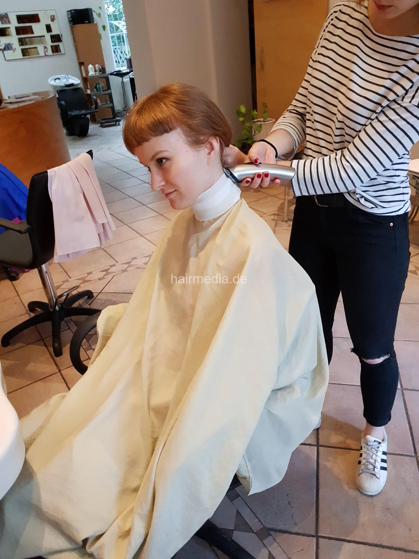 9081 ManuelaD caping by LaraE pictures