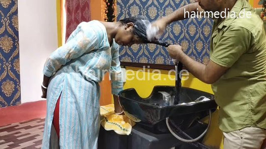1242 Ritika Forward Hair Wash By Male Barber 240525