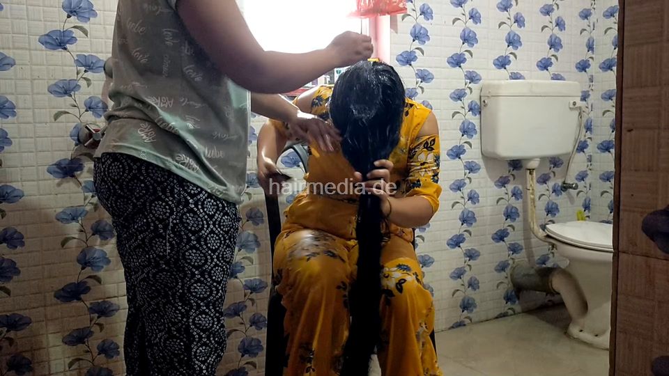 1242 250821 Moumita Bathroom hairwashing