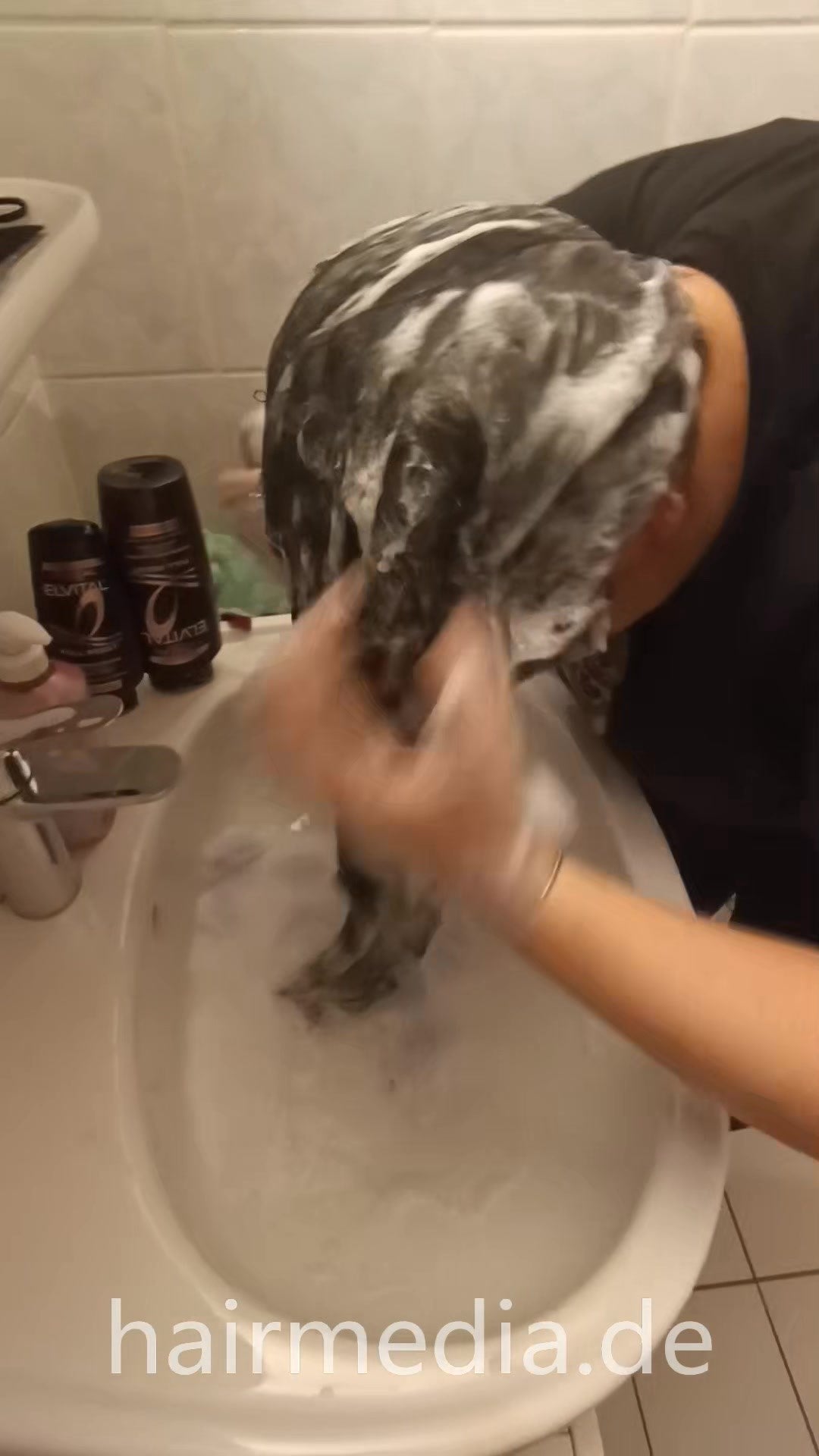 1076 Mirela selfcasting long hair self shampooing and styling