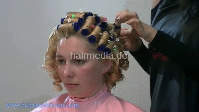 2205 Nelly blonde rollerset by Melody in dyeingapron