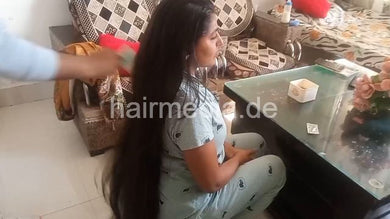 1242 Reena Indian long hair care shampooing by barber