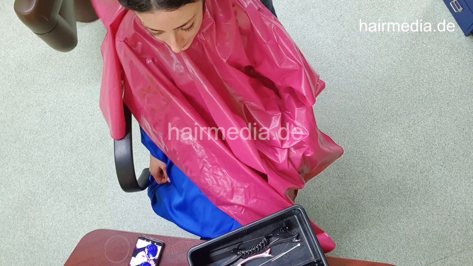 2303 Barberette Leyla ASMR backward shampooing by salonbarber multicaped