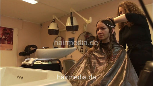 7206 Ukrainian hairdresser in Berlin 240331  1st model 2 haircut