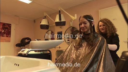 7206 Ukrainian hairdresser in Berlin 240331  1st model 2 haircut