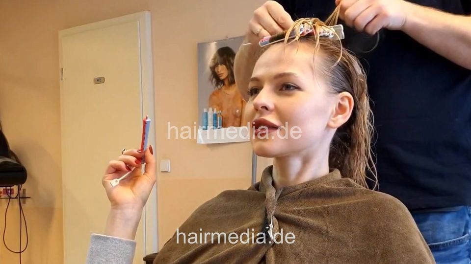 7206 Ukrainian hairdresser in Berlin 240331 2nd model 2 perm by barber