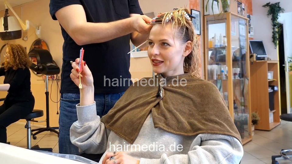 7206 Ukrainian hairdresser in Berlin 240331 2nd model 2 perm by barber