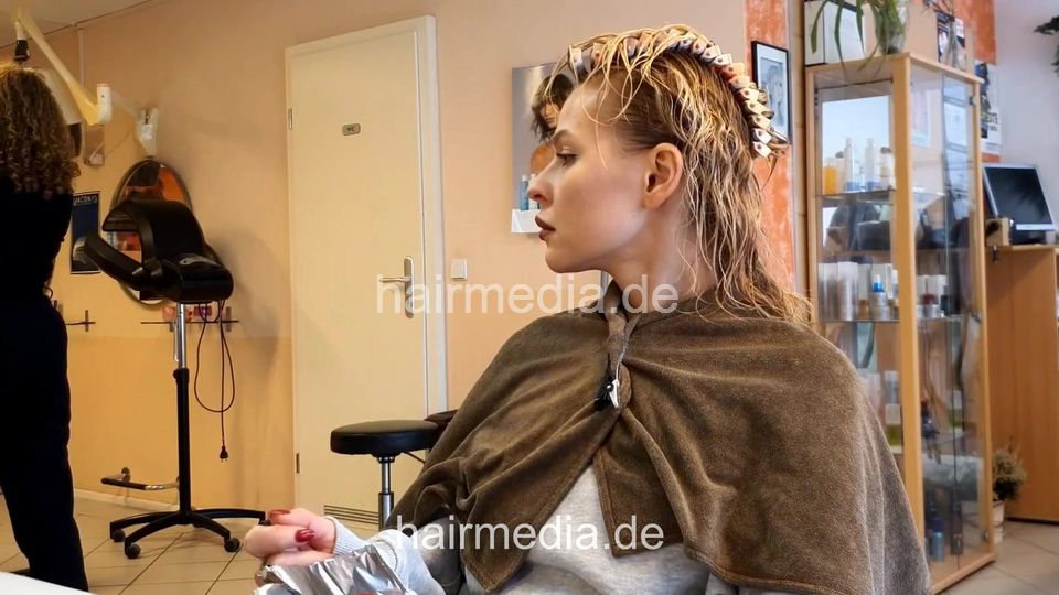 7206 Ukrainian hairdresser in Berlin 240331 2nd model 2 perm by barber
