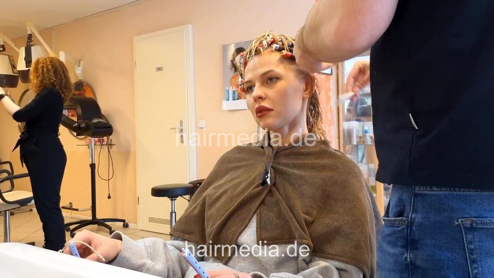 7206 Ukrainian hairdresser in Berlin 240331 2nd model 2 perm by barber