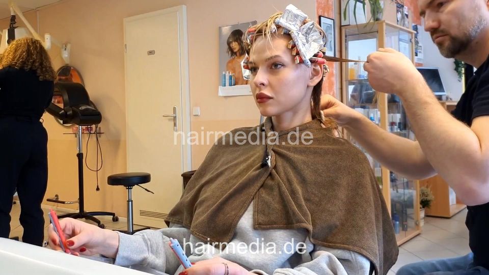 7206 Ukrainian hairdresser in Berlin 240331 2nd model 2 perm by barber