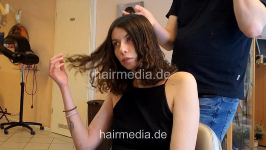 7206 Ukrainian hairdresser in Berlin 240331  the unwanted shampoo by barber only