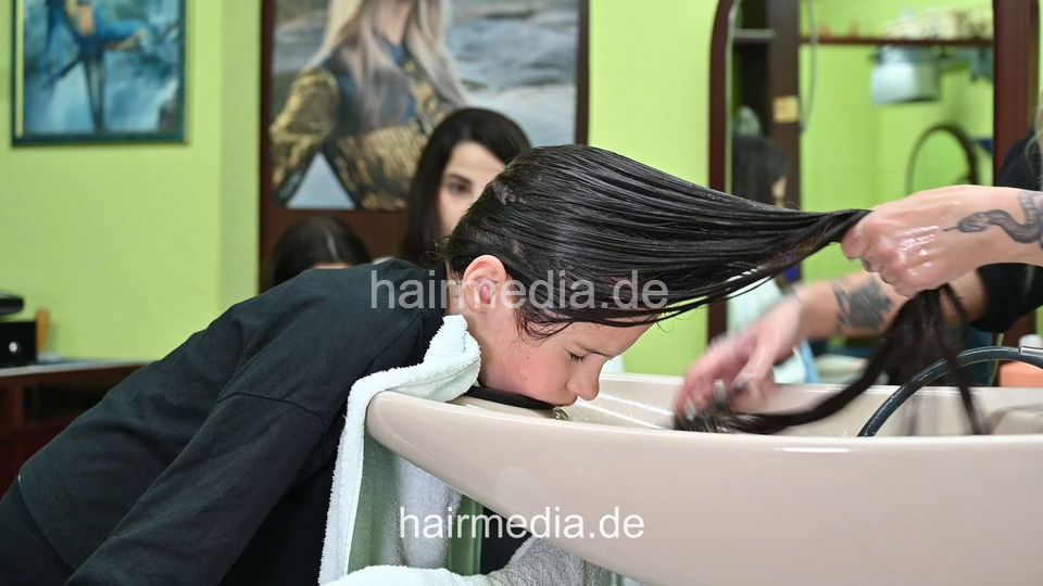 544 Paulina and Mashid session younger daughter 2nd run hair kneeling forward wash and blow