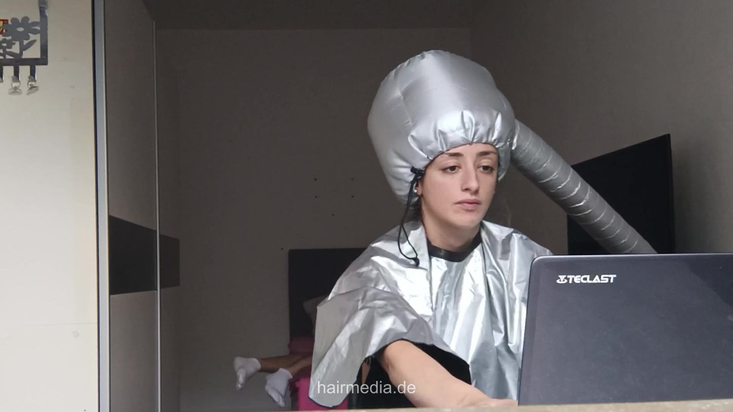 1207 Leyla casco silver at home 240519