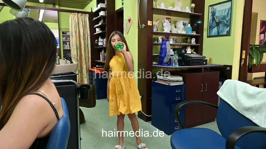 544 Barberette Paulina elder daughter triple session 3rd run hair kneeling forward wash and blow