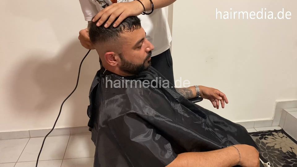 2032 Nikos Barber John 2 haircut mtm