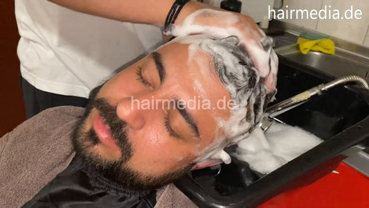 2032 Nikos Barber John 3 mtm backward shampooing post haircut mobile sink