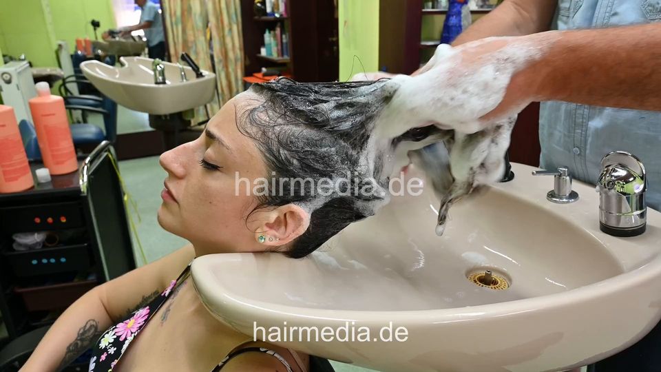 1265 Barberette Leyla 1 by salonbarber shampooing