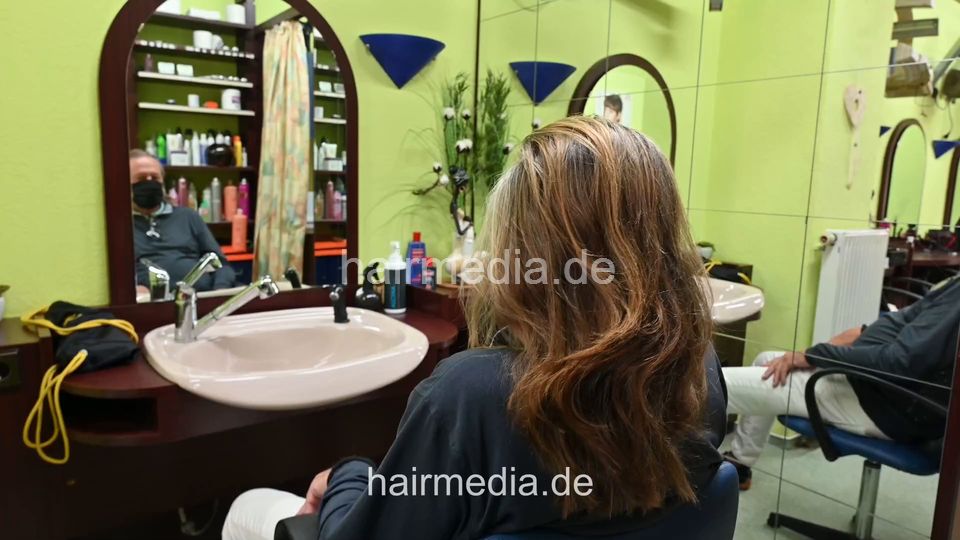 2302 DavidB 1st day 1 backward shampooing by barber