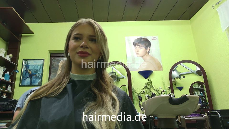 1050 240930 AngelinaR private livestream shampoo and wetset by barber
