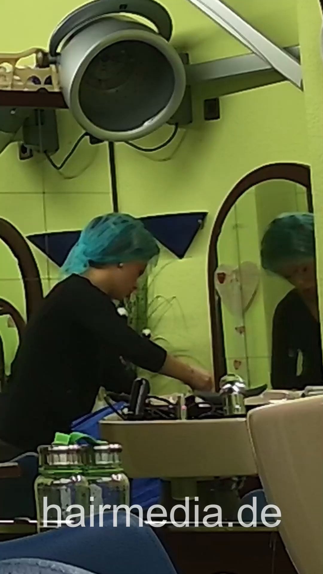 1265 barberette AngelinaR in rollers and hairnet doing male client 77 min