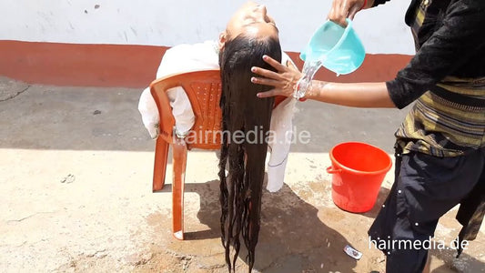 1242 241011 Akriti Indian long hair outdoor backward hairwash by barber