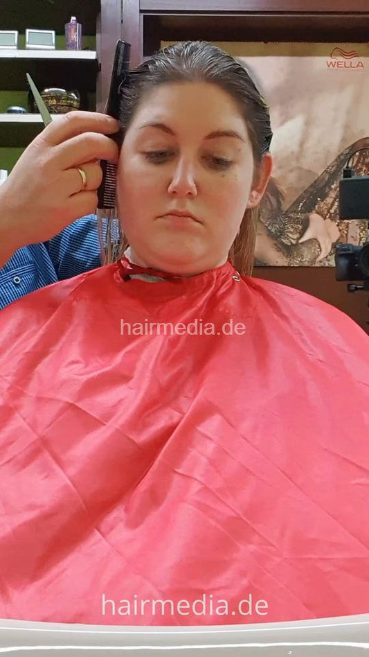 NadineD by barber 3 haircut vertical video