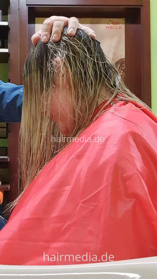 NadineD by barber 3 haircut vertical video