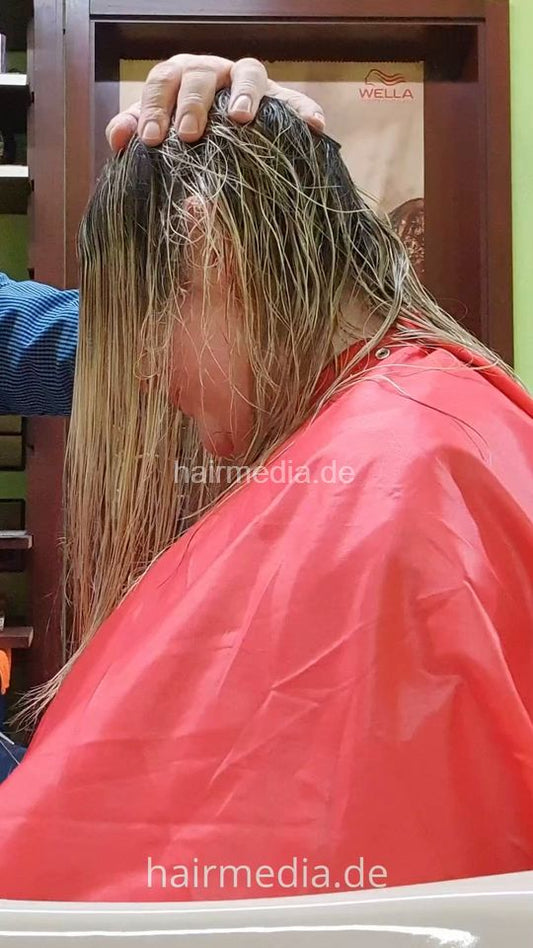 NadineD by barber 3 haircut vertical video