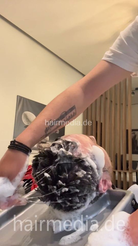 2032 Nikos Barber 250415 Ginannis backward twice shampooing using headmassager