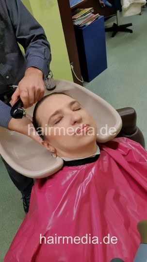 2303 POV Session JuliaSchm 1 shampoo mature lady by barber facecam
