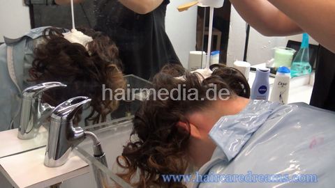 301218 Tatjana shampoo forward1 by Jessy in lather
