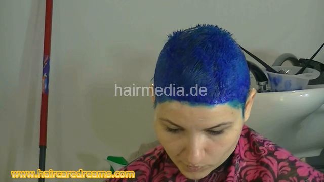 80216 Sonia cut and bleach blue blau by barber